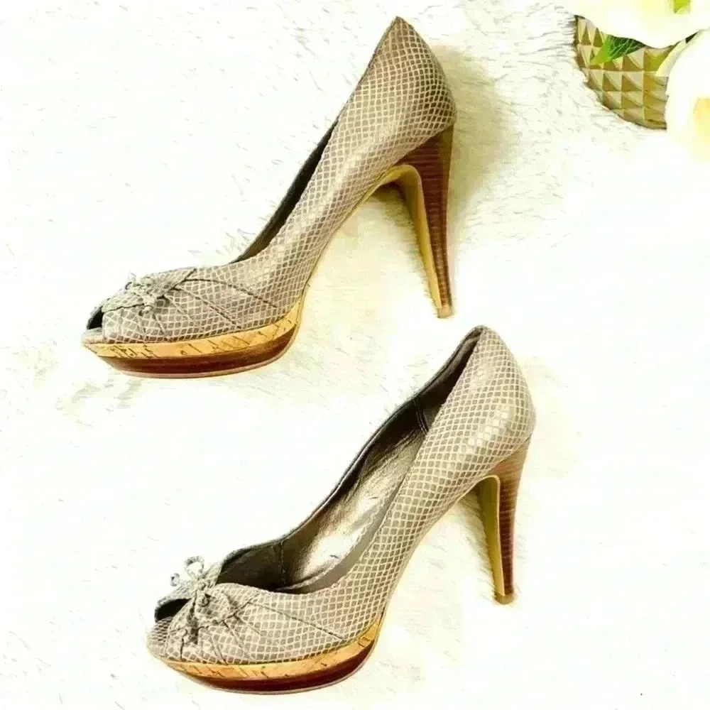 Moda Gray Snakeskin Peep Toe Gold Lined Platform Wooden Heels Size 9M‎